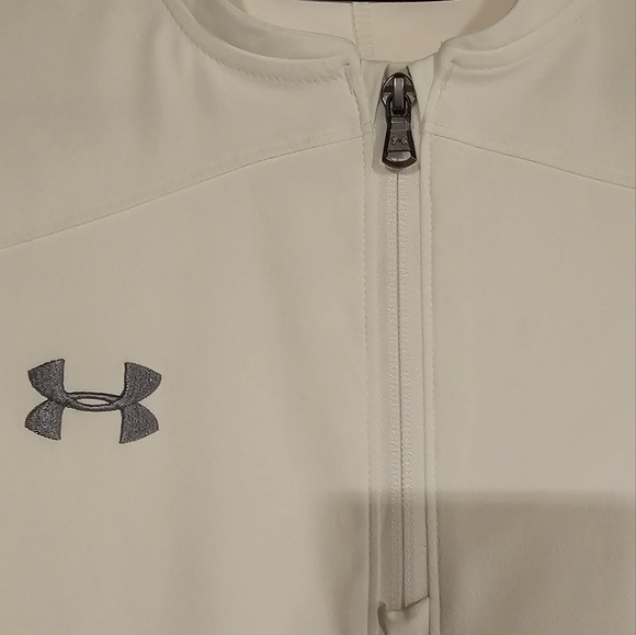 Under Armor Short sleeve wind breaker - Picture 2 of 3